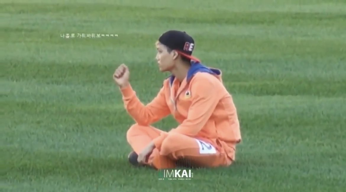 ELLE12 9412 8812 แด่ EXO 9 คนผู้เป็นนิรันดร์ tweet media