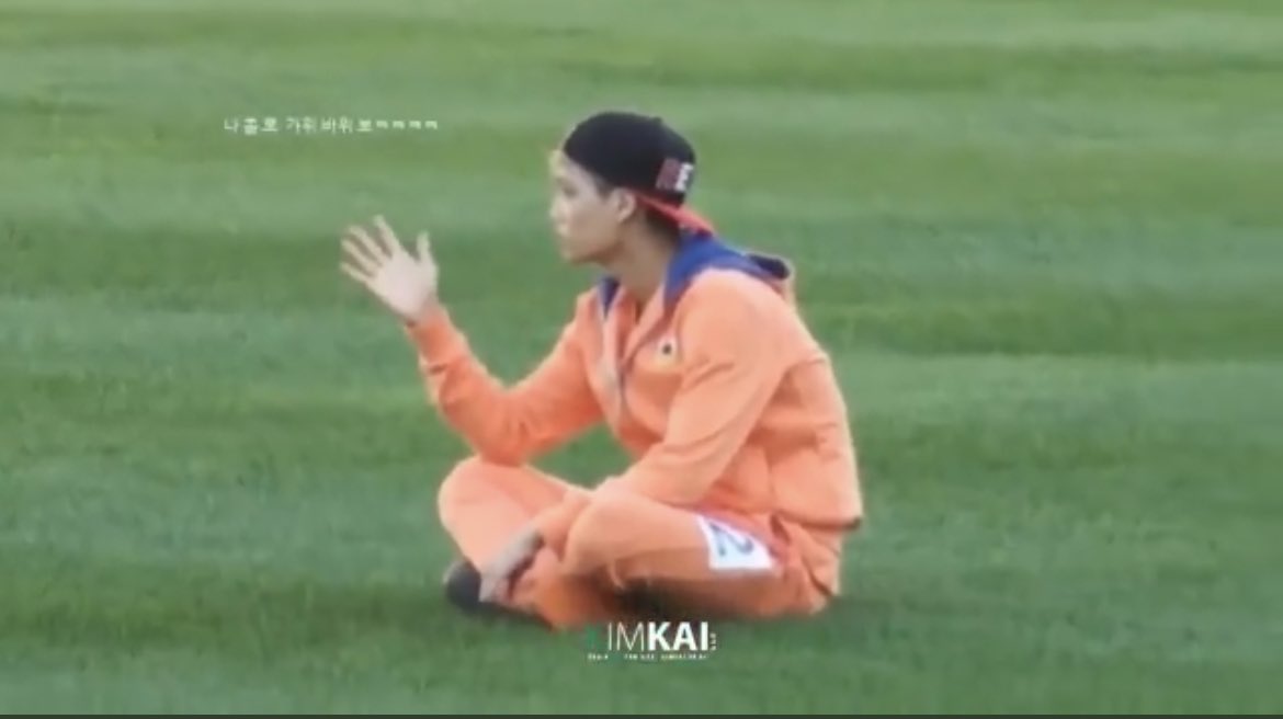 ELLE12 9412 8812 แด่ EXO 9 คนผู้เป็นนิรันดร์ tweet media