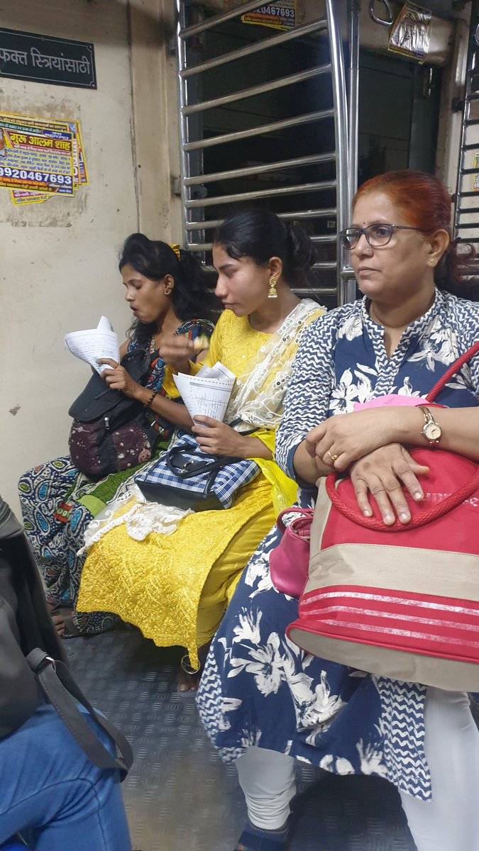ujjwalabaxi's tweet photo. A STITCH IN TIME SAVES NINE!
What would you do?
1. Eat when hungry
2. Wait till you reach home, lose your mind waiting for the home food and binge eat?
#whenhungerstrikes #nutrition #mumbaicityโฏโฏโฏ #foodchoices #health #mumbaitrains https://t.co/SG47LgHLEW