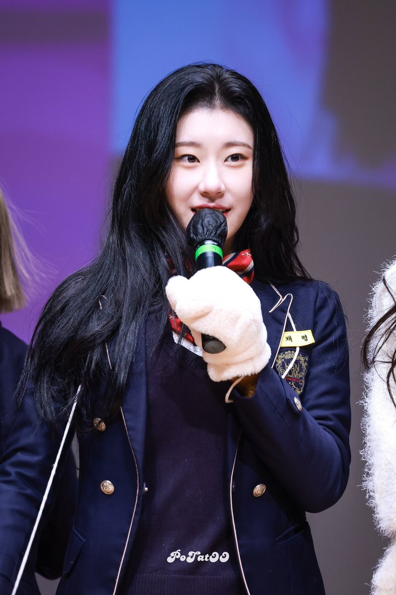 PoTatOO_0605's tweet photo. 221217

🥰

#있지        #ITZY       
 #채령        #Chaeryeong https://t.co/A9MK3J7Rtk