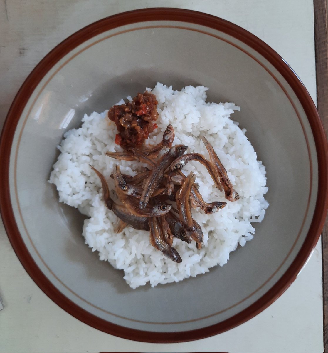 SaeAmsa's tweet photo. Ngasih makan ikan dulu... https://t.co/VGrU71f27k