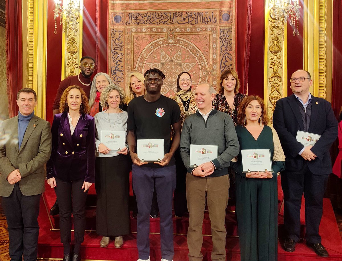 patricia_ruizde's tweet photo. Ayer entregamos el premio Navarra de Colores , porque en Navarra hay muchas gente « corriente » haciendo cosas extraordinarias y construyendo esa Navarra rica llena de colores. Enhorabuena a todas las premiadas. Zorionak! https://t.co/QyoldxRimj