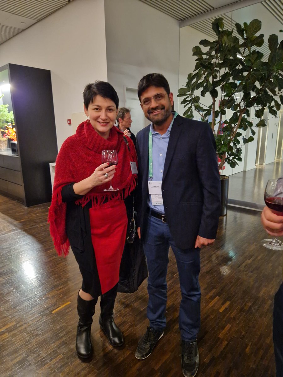mayur_p_joshi's tweet photo. One of the best perks of academia is being able to draw on not only your supervisor's expertise but also your supervisor's supervisor's expertise! Such a pleasure meeting @NataliaLevina2 (my academic grandparent, as she puts it🤗) in Copenhagen! Missed you @ningsu! https://t.co/TKUnUrj8b1