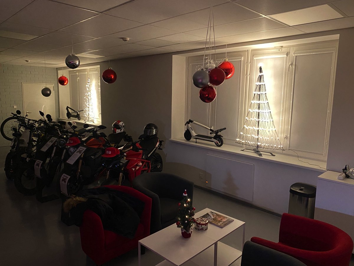 ElectricWheels_'s tweet photo. 🎄Įžiebtos eglutės - Kalėdos dar arčiau! 🎄
https://t.co/X46ssSWFrn
#electricwheelslt https://t.co/IG3XqOuUJf