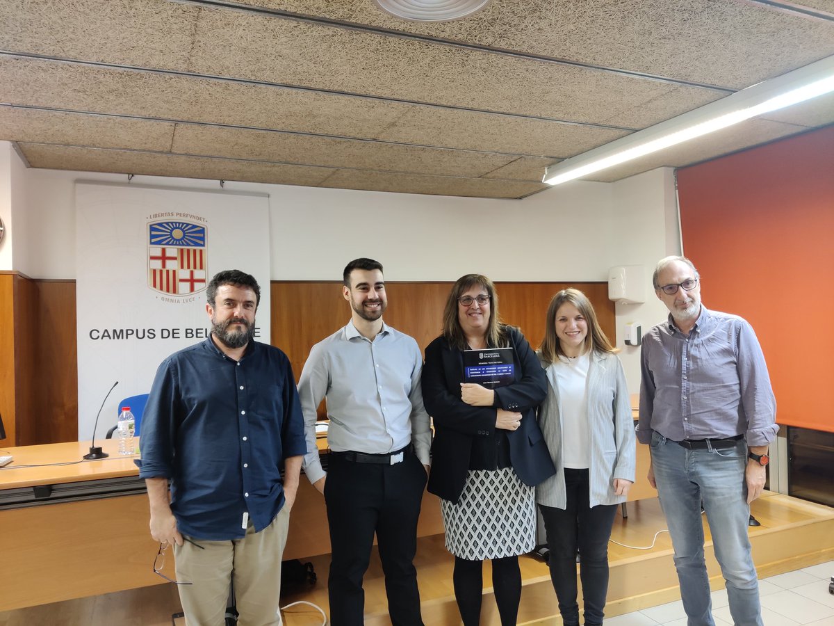 We have 2 new PhDs in the lab! 😜 Congrats <a href="/LopezCerda_/">Marta López</a> <a href="/JoanNavarro94/">Joan Navarro</a>! You've done a great job! 😃 Thanks <a href="/MariaAbadMendez/">María Abad</a> @mcollado_CHUS <a href="/ElisaEspinet/">Espinet Lab</a> and co for the discussion and new ideas. Time to celebrate! 🎉