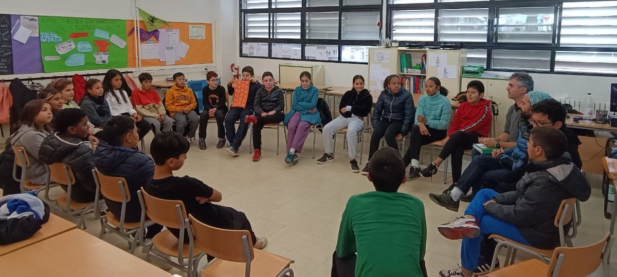 escolaelshorts's tweet photo. Com som de diversos? En parlem a #ciclesuperior i el grup #xiula ens acompanya en l'aventura. Espectacular!
#diversitat
#emocions
#Musica
#improvitzacio https://t.co/izPFNOqgVe