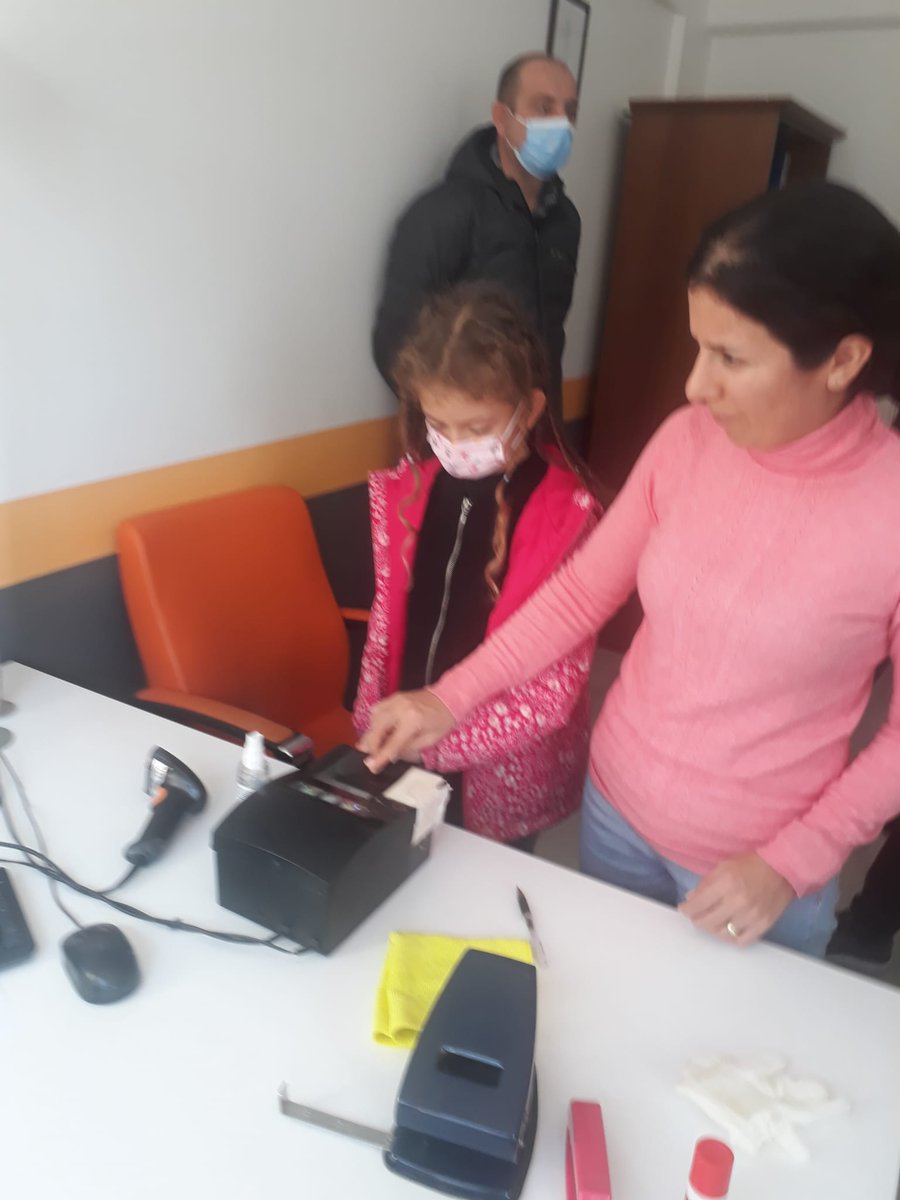 Hafta sonu mesaimizde kıymetli vatandaşlarımıza hizmet etmeye devam ediyoruz . 🇹🇷🇹🇷🇹🇷
#HayatınızınHerAnında 
<a href="/TCNufus/">Nüfus ve Vatandaşlık İşleri Genel Müdürlüğü</a> <a href="/sefikaygol/">Şefik AYGÖL</a> <a href="/Balikesir_nvi/">Balıkesir İl Nüfus ve Vatandaşlık Müdürlüğü</a> <a href="/MahmutKececi61/">🇹🇷Mahmut KEÇECİ🇹🇷</a> 
<a href="/gonennufus/">Gönen Balıkesir İlçe Nüfus Müdürlüğü</a>