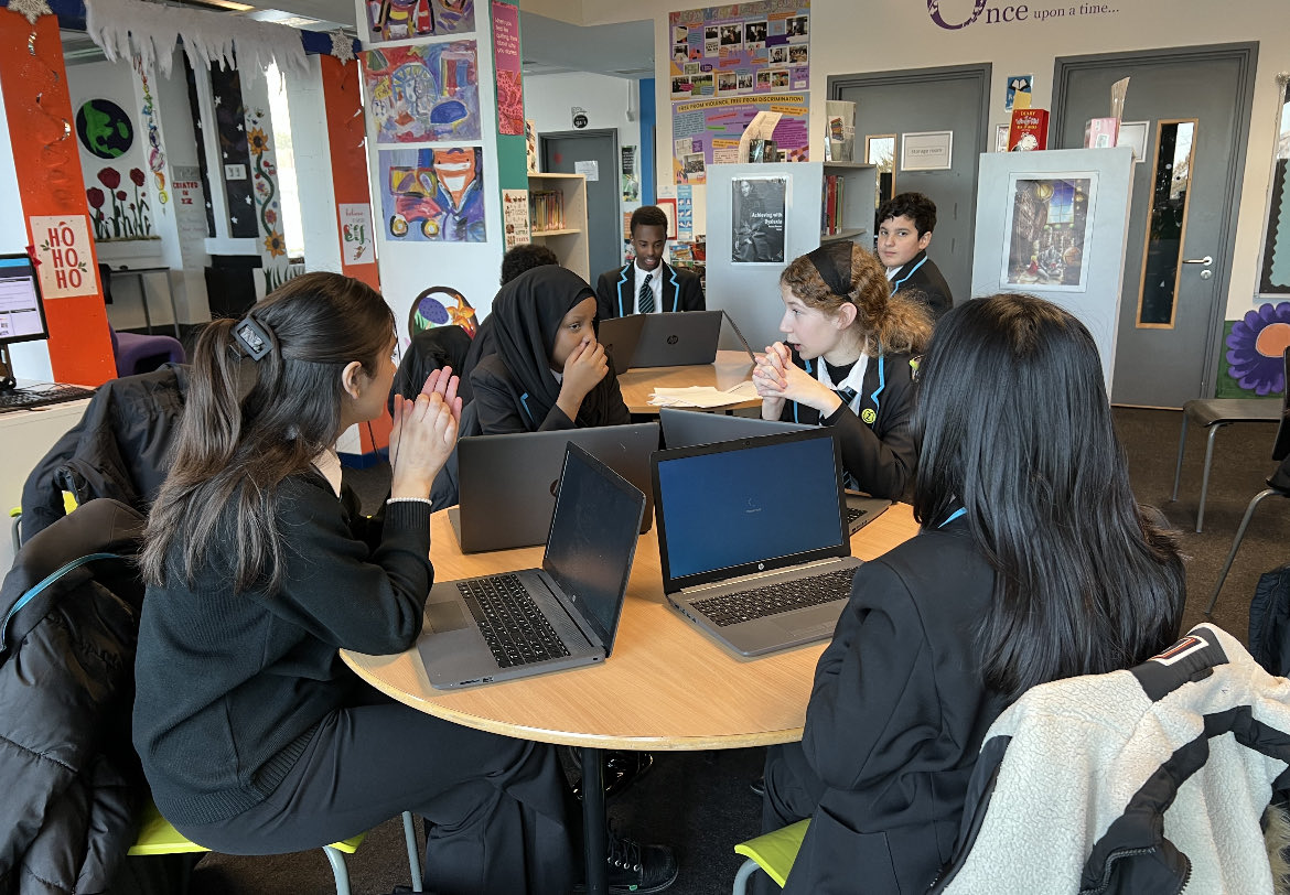 eactcrest's tweet photo. So we had the fantastic news of our Launch event to be ⁦⁦@OxOutreach⁩  ( Oxford University )for The Scholars Programme. #aspirations #mostable ⁦@EducationEACT⁩ https://t.co/7JDNGKy1j7