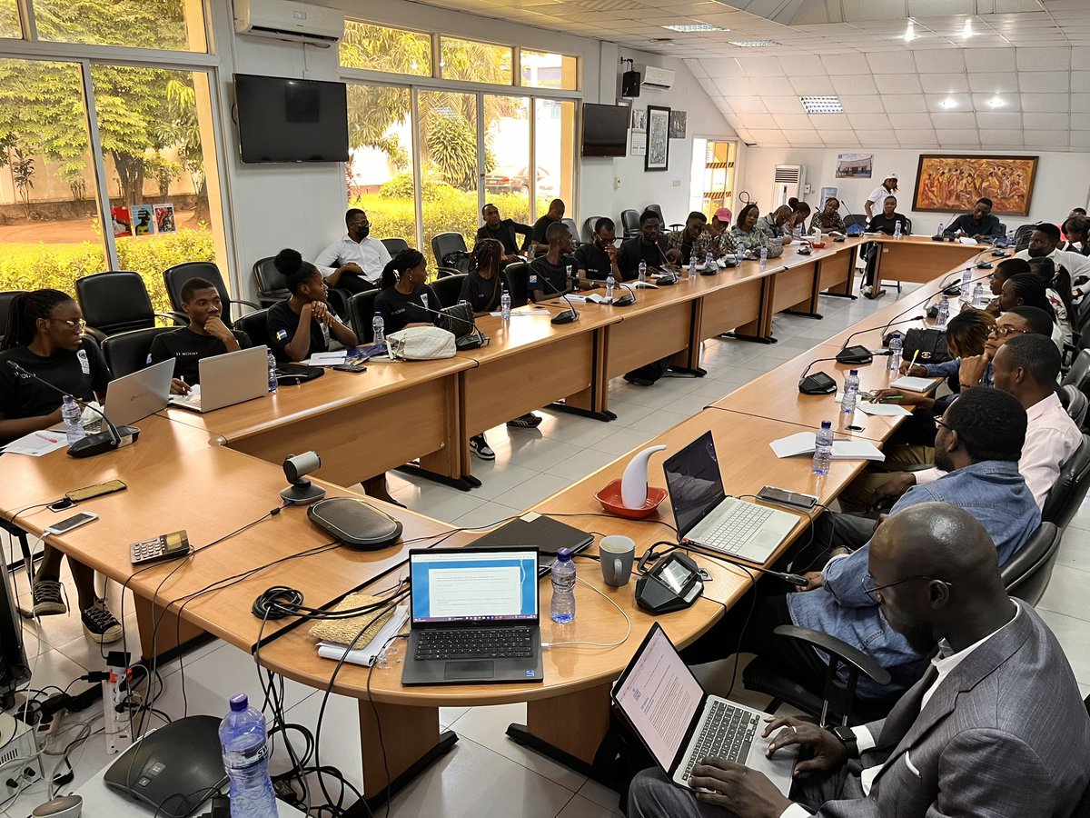 JERODDRDC's tweet photo. Les #JERODD en formation sur l’Agenda 2030 & les #ODD en République Démocratique du Congo, par @OKodila de l’#OCDD. https://t.co/nfZrqs8mqh