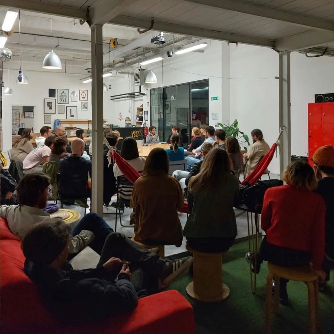 Un po’ di foto random dai primi mesi di tour di “Interregno” (molto bello ma anche molto stancante)