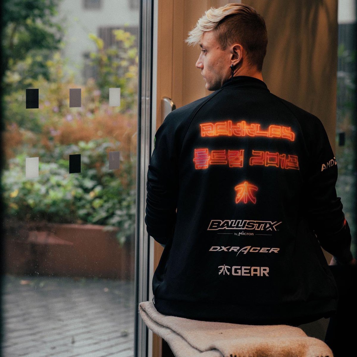 RekklesLoL's tweet photo. Last ones 🖤🧡 https://t.co/EYTejZk9Ss