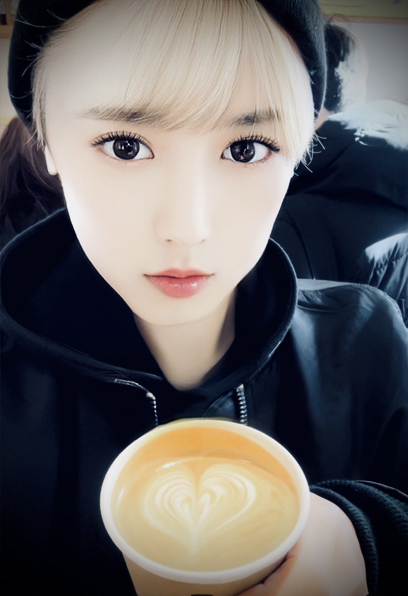 KakoJoshi's tweet photo. 今朝はラテ飲んで、濃厚なミルクを味わったよ。

#カコジョ https://t.co/bp3wZxZPAr