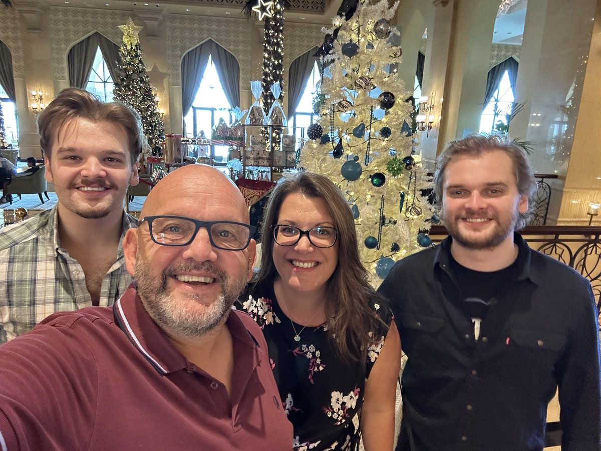 JulianBrammer's tweet photo. The boys are back in town…… so let’s brunch at the @ShangriLaHotels @benbramm @brammerjoey @LauraBrammer1 #Family #Christmasholidays #topscoff #familychristmas https://t.co/XWo9t2NVy4