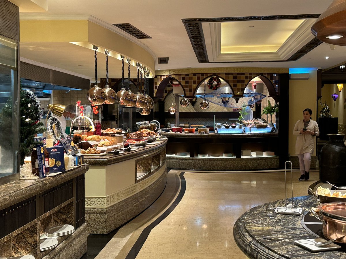 JulianBrammer's tweet photo. The boys are back in town…… so let’s brunch at the @ShangriLaHotels @benbramm @brammerjoey @LauraBrammer1 #Family #Christmasholidays #topscoff #familychristmas https://t.co/XWo9t2NVy4