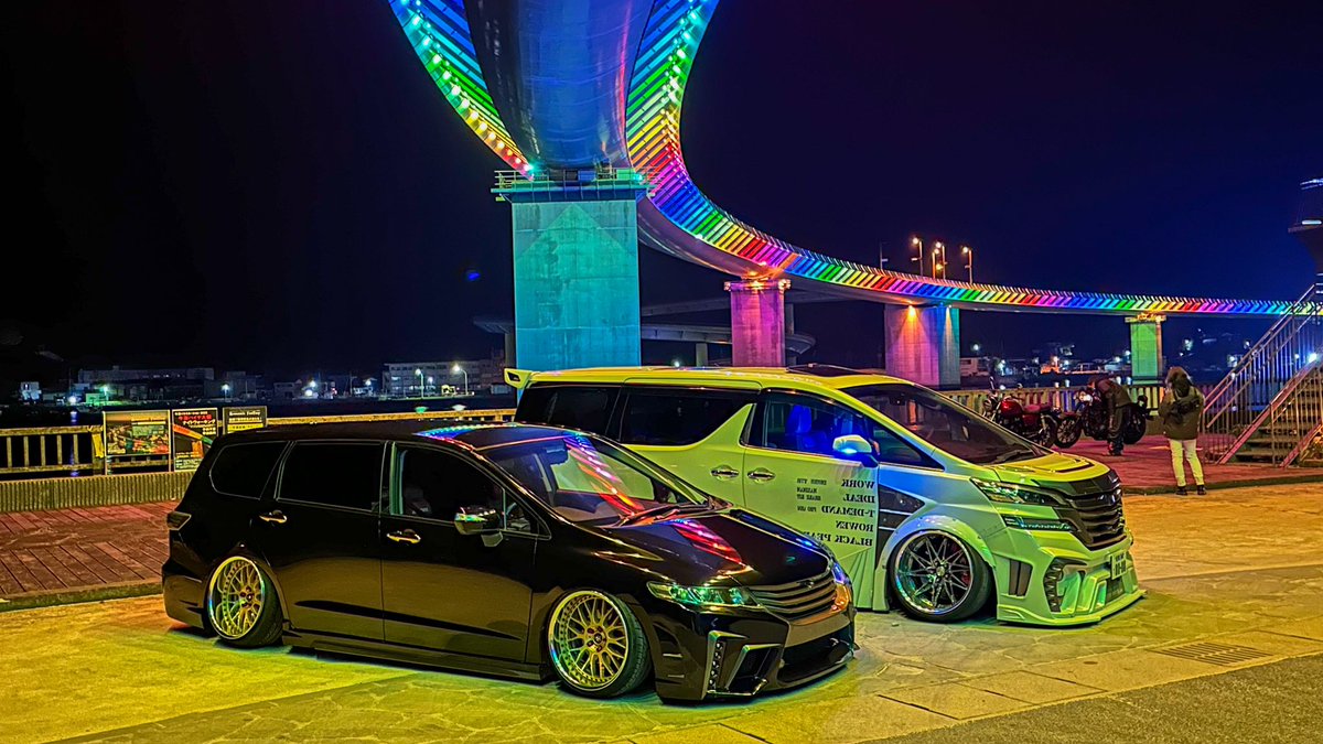 rb3_officialpod's tweet photo. なーんてイケメンなんだ俺の車わ🤟
VELLFIREに比べたら自分の車可愛く見えるな...
もっとがんばりやしょう👏
てかみんな人に会ったときの挨拶最初なんて言う??🙄
#熊本県 #牛深ハイヤ大橋 #toyota #VELLFIRE #Honda #ODYSSEY #castom #carlifestyle #eventcar #iPhonequality https://t.co/ChbZgqkYdw