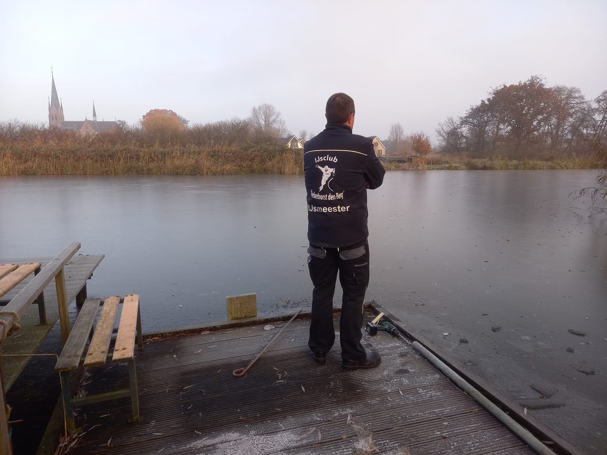 De buitenijsbaan blijft gesloten! 
Vanmorgen metingen verricht op de baan maar we hebben niet voldoende ijsaangroei om als IJsclub open te kunnen voor leden en niet leden. 
Onze binnen ijsbaan <a href="/NederhorstonIce/">Nederhorst on Ice</a> is wel geopend tot 23:00 vanavond.
#IJsbaan #Nederhorstdenberg