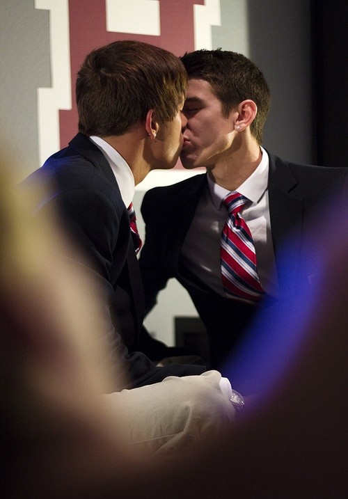 whiteshirtboys's tweet photo. #whiteshirtboys
by #helixstudio https://t.co/fzC646q2qe