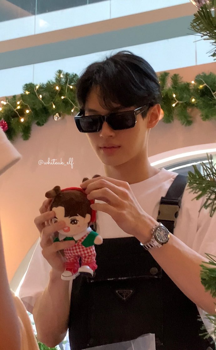whiteuk_elf's tweet photo. ยัยมุมุ 🤣  @winmetawin #SourixVelatopopupstore #winmetawin https://t.co/Cwo4YLD79a