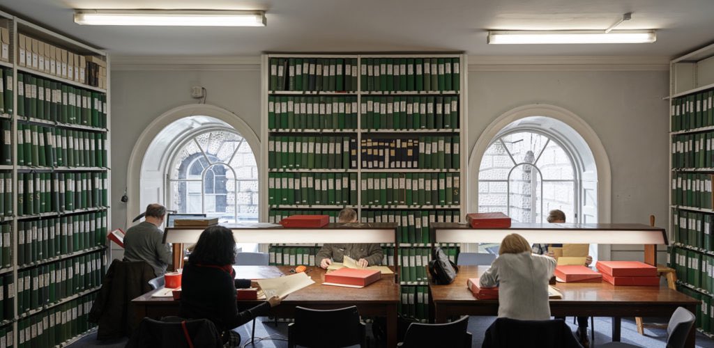 Come join us @TheCourtauld ✨ @TerraAmArt #Postdoctoral Fellow, #CentreforAmericanArt £34,280 to £39,111 (6 months) Deadline 16 January To facilitate research that investigates art from the United States from the colonial period to present. jobs.courtauld.ac.uk/Vacancy.aspx?r… #Artsjobs