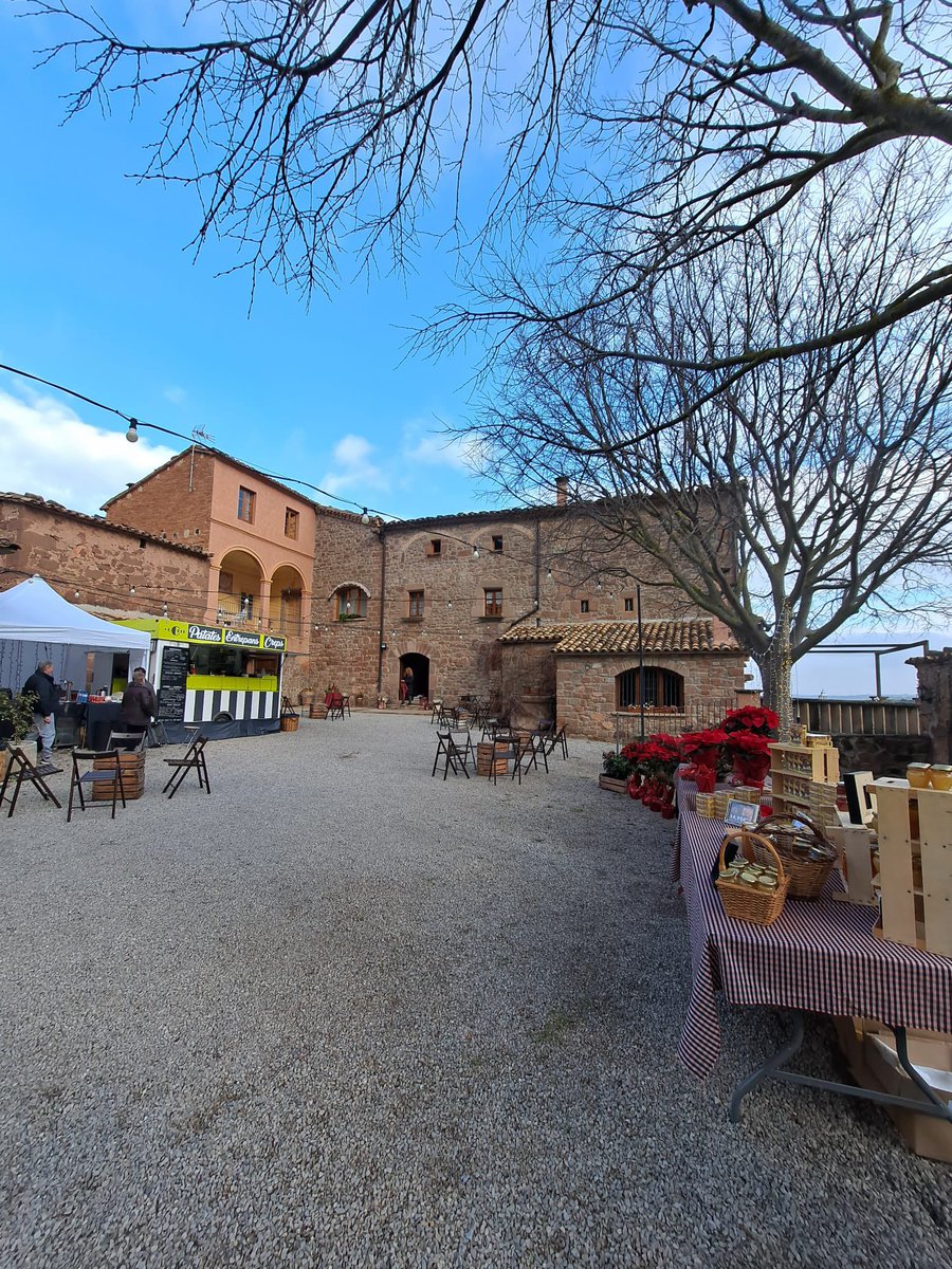 masiaparcerisas's tweet photo. Tot a punt a Masia Parcerisas per acollir la Jornada d’Art i Natura edició Nadal. Durant tot el cap de setmana podeu veure exposicions d’art, voltar per les parades i gaudir de la zona gastronòmica. Us hi esperem! https://t.co/Odfls5OB2q