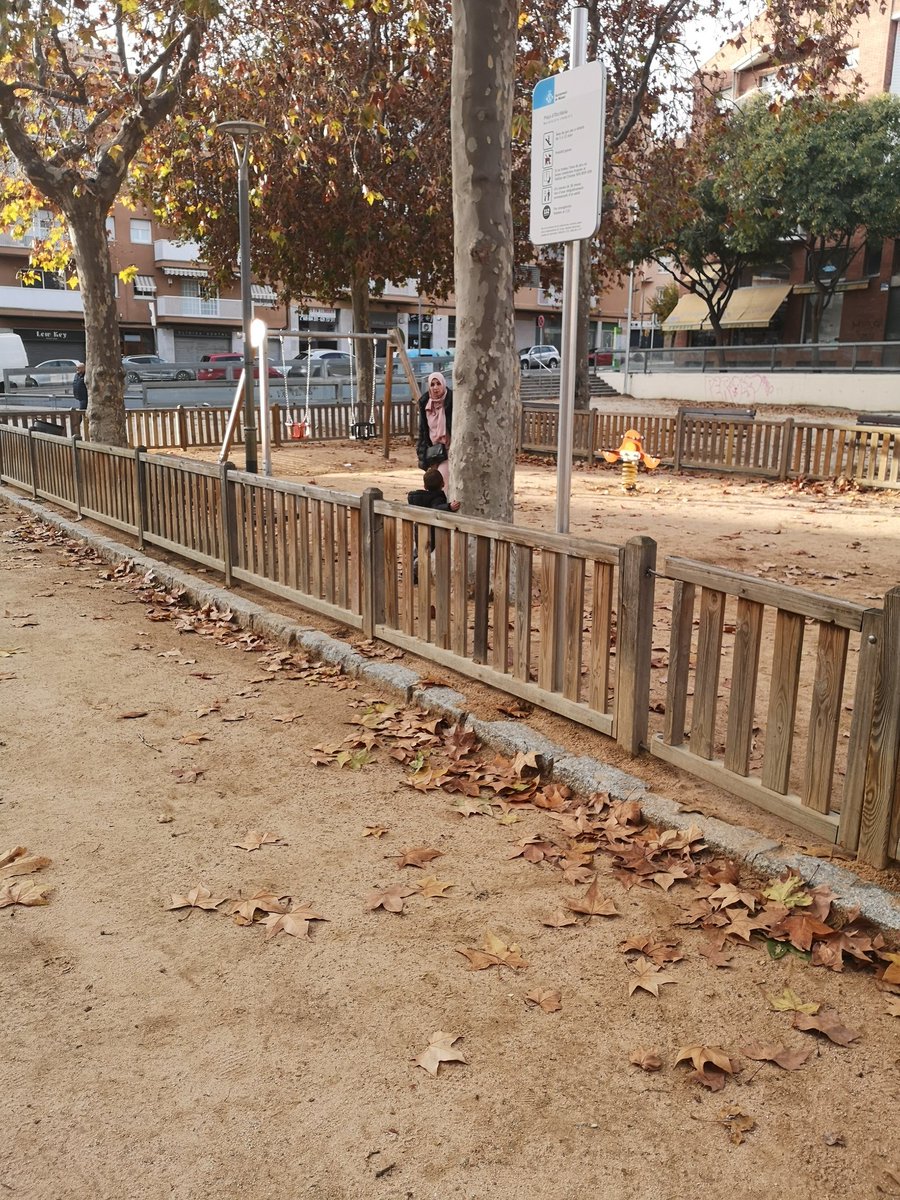 DiverMataro's tweet photo. Plaza Occitania
Zona de juego inaccesible
Columpios inaccesibles
#Agenda2030
#mataro
#AccesibilidadUniversal
#InclusiónSocial
#capgros
#accesibilidad_cero https://t.co/JloeplNbth
