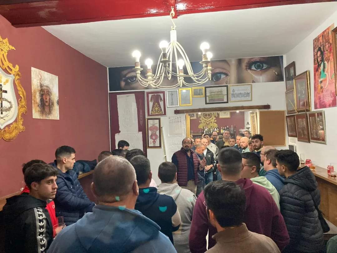 HumildadMontoro's tweet photo. Veteranía, juventud, amistad, reencuentros, HUMILDAD...
En la noche de ayer se llevó a cabo la Igualá de la Cuadrilla de Costaleros del paso de Nuestro Señor de la Humildad.
#HumildadMartesSanto
#HumildadMontoro
#CostalerosHumildad https://t.co/TMyDSKLXOh