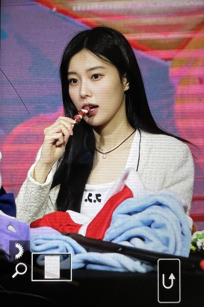 221217 
[Priview 📷]
-
배고픈 혜원이~~~

#KangHyeWon #강혜원