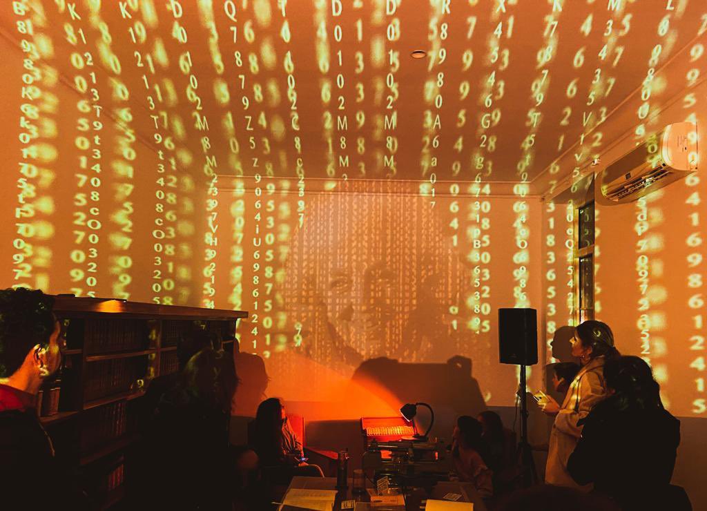 Ayer estrenamos en el @iqfr_csic la pieza teatral “Puedes darme tres nombres?” puedesdarmetresnombres.iqfr.csic.es. Muchas gracias por el apoyo institucional recibido <a href="/delPinoE/">Eloísa del Pino</a> <a href="/acastromorera/">Ana Castro</a> <a href="/IVarelaNieto/">Isabel Varela Nieto</a> <a href="/imsierra75/">ISABEL MARTINEZ</a> <a href="/JHermoso_CSIC/">Juan A. Hermoso</a> <a href="/CSIC/">CSIC</a> <a href="/CSICdivulga/">CSIC Divulga</a> y a <a href="/FECYT_Ciencia/">FECYT</a> por la financiación