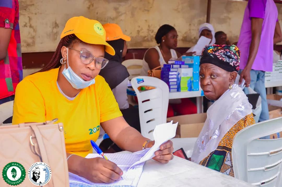 westcoast101231's tweet photo. Still on FREE MEDICAL OUTREACH going on at Adamasingba stadium courtesy of SMV &amp; OID.....

At the EYE TEST sections where you get tested and administered.

#smv
#seyimakindevolunteer
#smvmedicaloutreach
#Omititun 2.0 https://t.co/UUqcUzJC0D