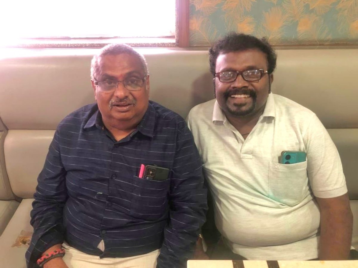 chathiriyan01's tweet photo. @ManviSh87 @SwatiKumari69 என் அன்பு அண்ணன் டாக்டர் மோகன் அன்னபூர்ணா மருத்துவமனை டீன்,அவர்களை சந்தித்தபோது எடுத்த புகைப்படம் https://t.co/GF7srrHGGr