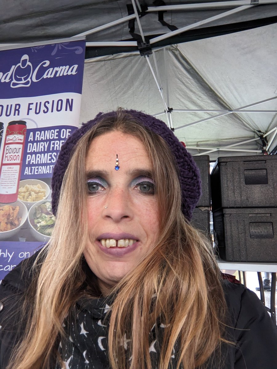 Here we are at our last market of the year 🎄🧀🏴󠁧󠁢󠁷󠁬󠁳󠁿 Just a reminder that our final sending day is Wednesday but by courier. We are offering FREE delivery on orders over £30 and all these orders are automatically sent by next day delivery. Merry Christmas everyone! #vegancheeseuk ❤️