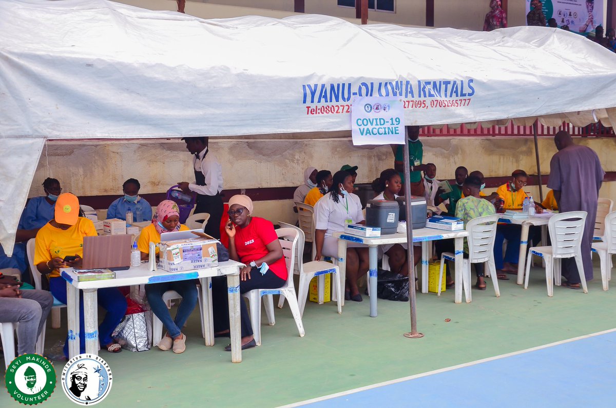 SeyiVolunteer's tweet photo. Cross-section of different units at the free Medical outreach. Our volunteers and the medical team from the Ministry of Health are working across different units.

You can still join us at Adamasingba stadium. 

#seyimakindevolunteer 
#smv
#smvmedicaloutreach https://t.co/R06Tl1KSMU