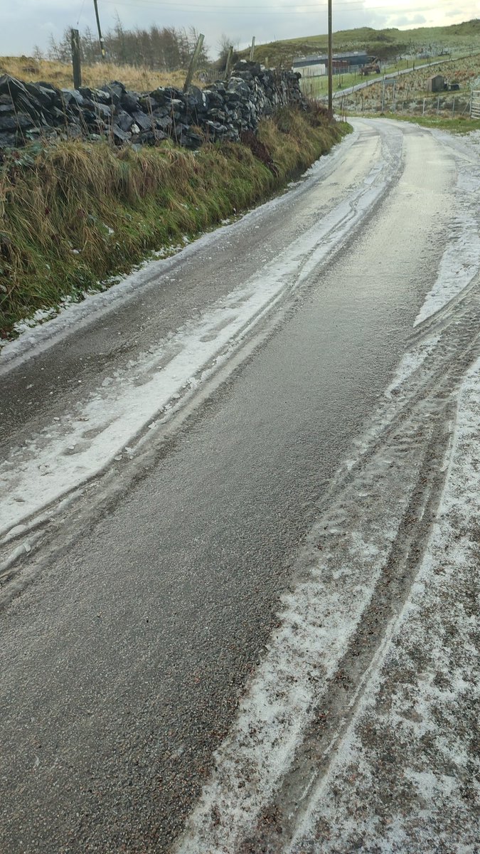 franceswillis22's tweet photo. @argyllandbute what's the plan for getting support to vulnerable people when rds like sheets of glass? #isleoflismore #gritters we don't have any https://t.co/m6dBdGeg33