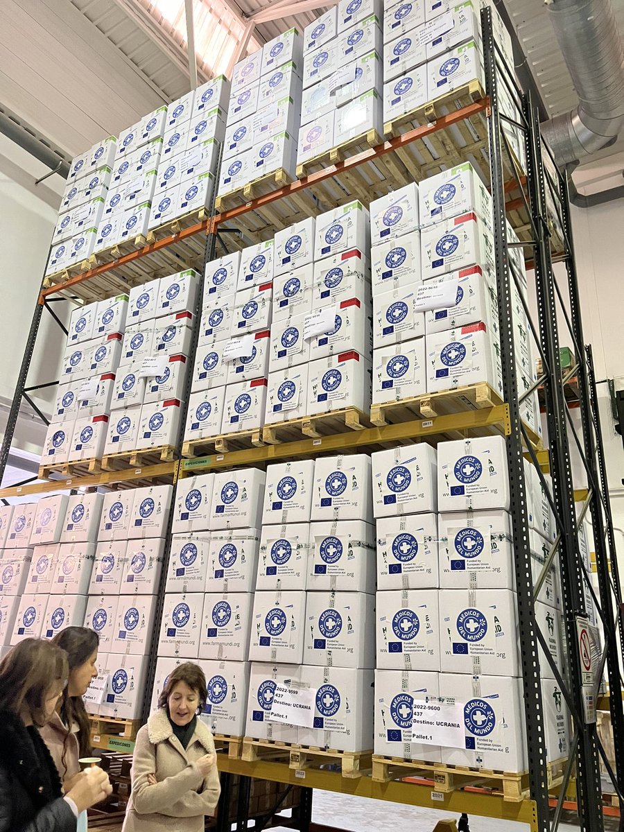 NievesMijimolle's tweet photo. Ucrania sigue en guerra. @farmamundi sigue trabajando para garantizar el suministro de medicamentos y productos sanitarios 🇺🇦 🇺🇦 https://t.co/QvN3Q49aRB