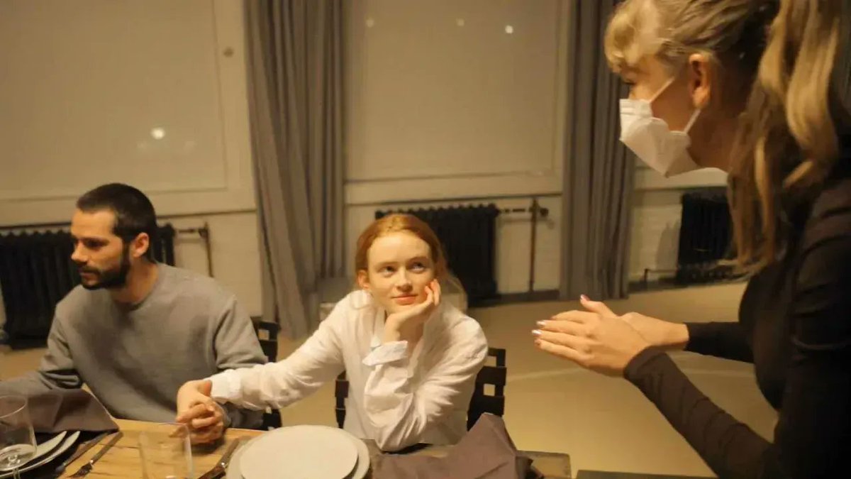 #テイラー・スウィフト が脚本と監督を務めた作品「All Too Well: The Short Film」の舞台裏映像はこちら🧣 俳優陣へテキパキと指示を与える監督モードのテイラーの姿は必見です！ #AllTooWellShortFilm

🎬 buff.ly/3Y6mQIB