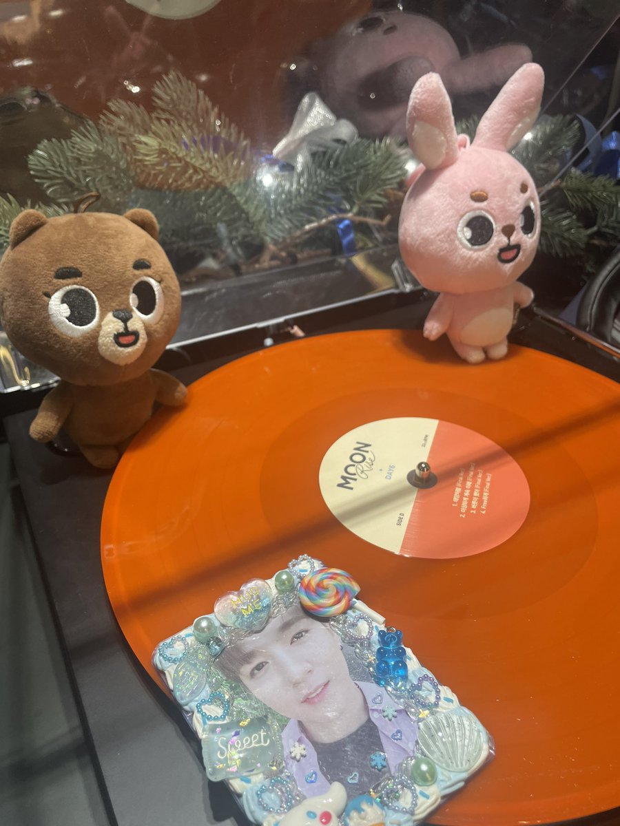 무신사테라스 우리은행 팝업에 혹시나 하고 찾아봤능데 데이식스 문라 엘피!!!!!
방이랑 잘 즐기고 왔더오오 ㅎㅎ