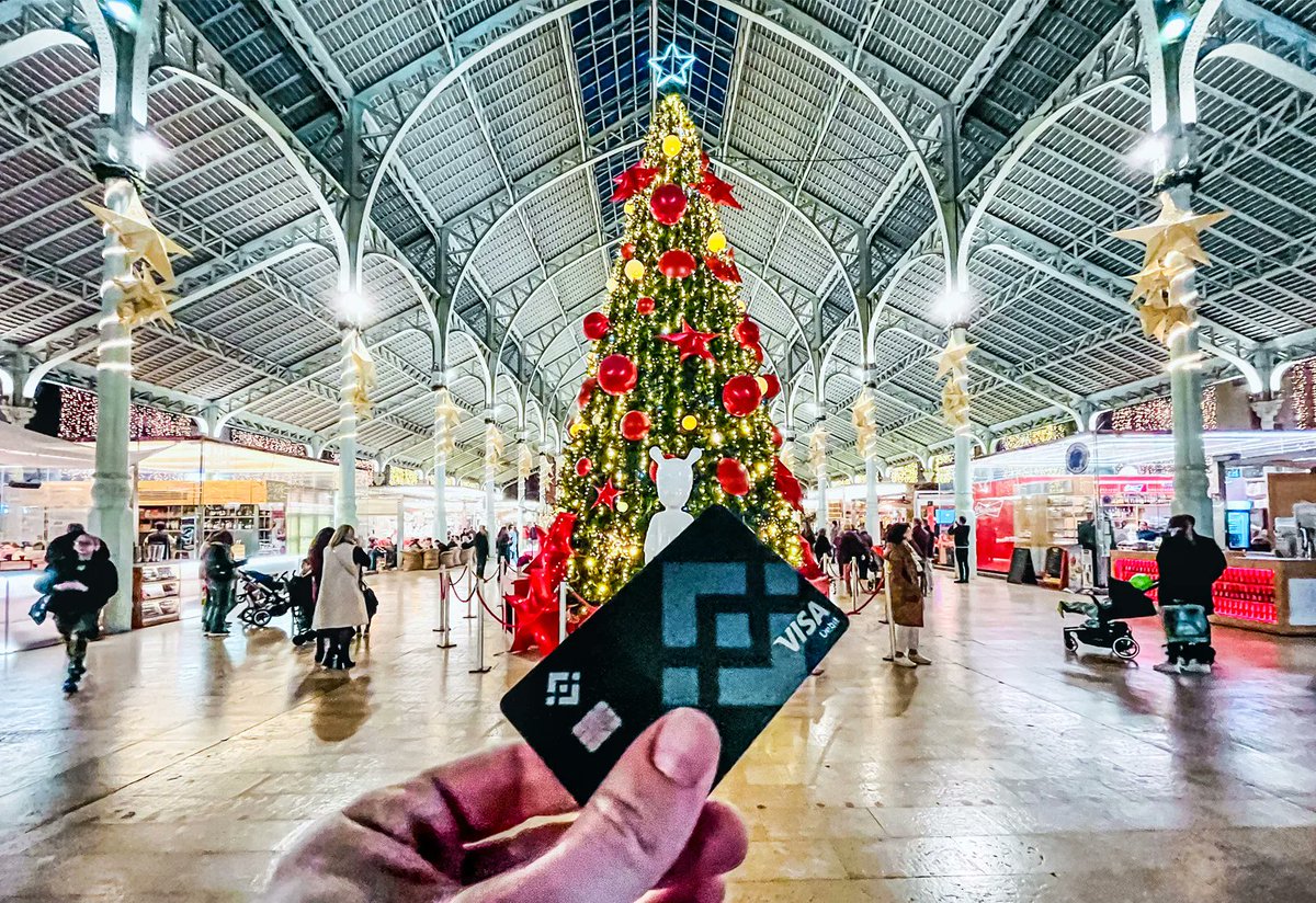 binance's tweet photo. Time to do some #BinanceChristmas shopping. https://t.co/5hc0v7GD0k