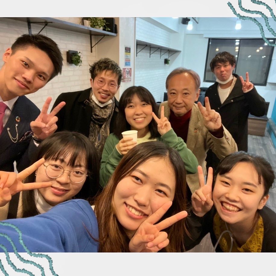 studentsummit20's tweet photo. 🌈Award Partyを開催しました🌈
12/11(日)にオフラインで開催しました！学生から大人まで計16名が参加し、あっという間の3時間を過ごしました！Zoomとのハイブリッドでしたが、時にはオフラインの参加者と交流する光景も見られとても有意義な時間となりました👏
#世界環境学生サミット https://t.co/gA6o3pWgJy
