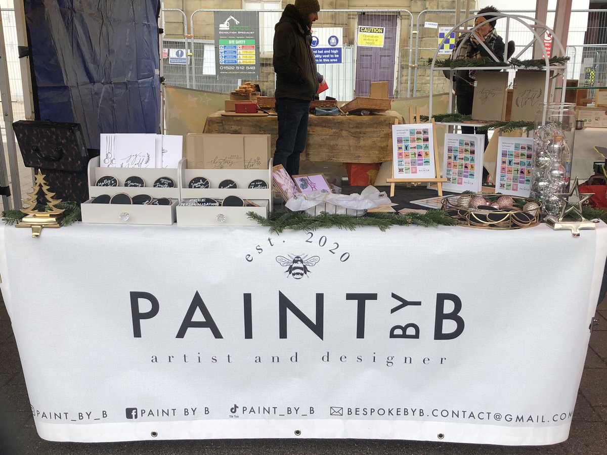 paint_by_b's tweet photo. All set up at the Doncaster Artisan Market 🎄⭐️ Here until 4pm ⏰ @MyDoncaster @BusinessinDN @CreativeDonc @VisitDoncaster @DNCreates #doncastermarket https://t.co/jTMtZ1GcGn