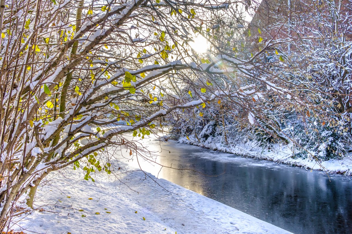 ECFRS's tweet photo. This ice isn't going anywhere for at least a couple more days. Please, please make sure your children aren't playing on frozen water. Talk to them in an age-appropriate way about this week's tragic events in Solihull, so they understand the danger.  Please share this message. https://t.co/KDku4Y9rHX