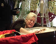 #TalDiaComoHoy de 2002 en #ColladoVillalba #ETA asesinó al joven <a href="/guardiacivil/">Guardia Civil</a> ANTONIO MOLINA.

Su vida salvó a muchos, iban a sembrar de bombas en Nochevieja varios centros comerciales de Madrid.

¡130 kilos de explosivos!

¡Ésto era ETA hasta hace bien poco!

#Héroe

HILO ⤵️