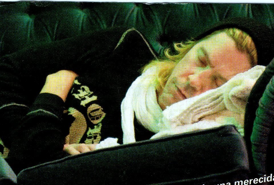 DuffMckaganArg's tweet photo. Time for a nap! @DuffMcKagan´s Loaded. Scotland 🏴󠁧󠁢󠁳󠁣󠁴󠁿2008. #WastedHeart Tour.

Credits to the owner 📸

#DuffMcKagan #Loaded #WeastedHeart #Scotland #Relax #Nap #OnTour #DuffMckaganArgentina #PicOfTheDay #Music #Rock https://t.co/EpyGkANu7t