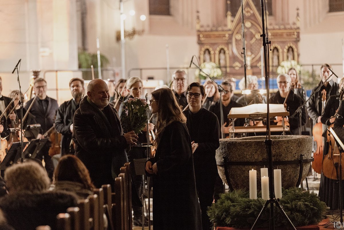 Latvijas Radio 3 (@klasika_lr3) on Twitter photo 👏 Gada pēdējais #PostFactum: vērtējam <a href="/ChoirLatvija/">State Choir Latvija</a> koncertu #UlbrokasPērle, <a href="/sinfoniettariga/">Sinfonietta Rīga</a> un Bedžuna Metas iznācienu Lielajā ģildē, "Kafija, Bahs un Karlsons" <a href="/MazaGilde/">Mazā Ģilde</a> un <a href="/LNSO/">LNSO</a> un #TarmoPeltokoski koncertu "Vasks un Vona-Viljamsa "Jūras simfonija"" ej.uz/Post-factum-17… 👏 Gada pēdējais #PostFactum: vērtējam <a href="/ChoirLatvija/">State Choir Latvija</a> koncertu #UlbrokasPērle, <a href="/sinfoniettariga/">Sinfonietta Rīga</a> un Bedžuna Metas iznācienu Lielajā ģildē, "Kafija, Bahs un Karlsons" <a href="/MazaGilde/">Mazā Ģilde</a> un <a href="/LNSO/">LNSO</a> un #TarmoPeltokoski koncertu "Vasks un Vona-Viljamsa "Jūras simfonija"" ej.uz/Post-factum-17…