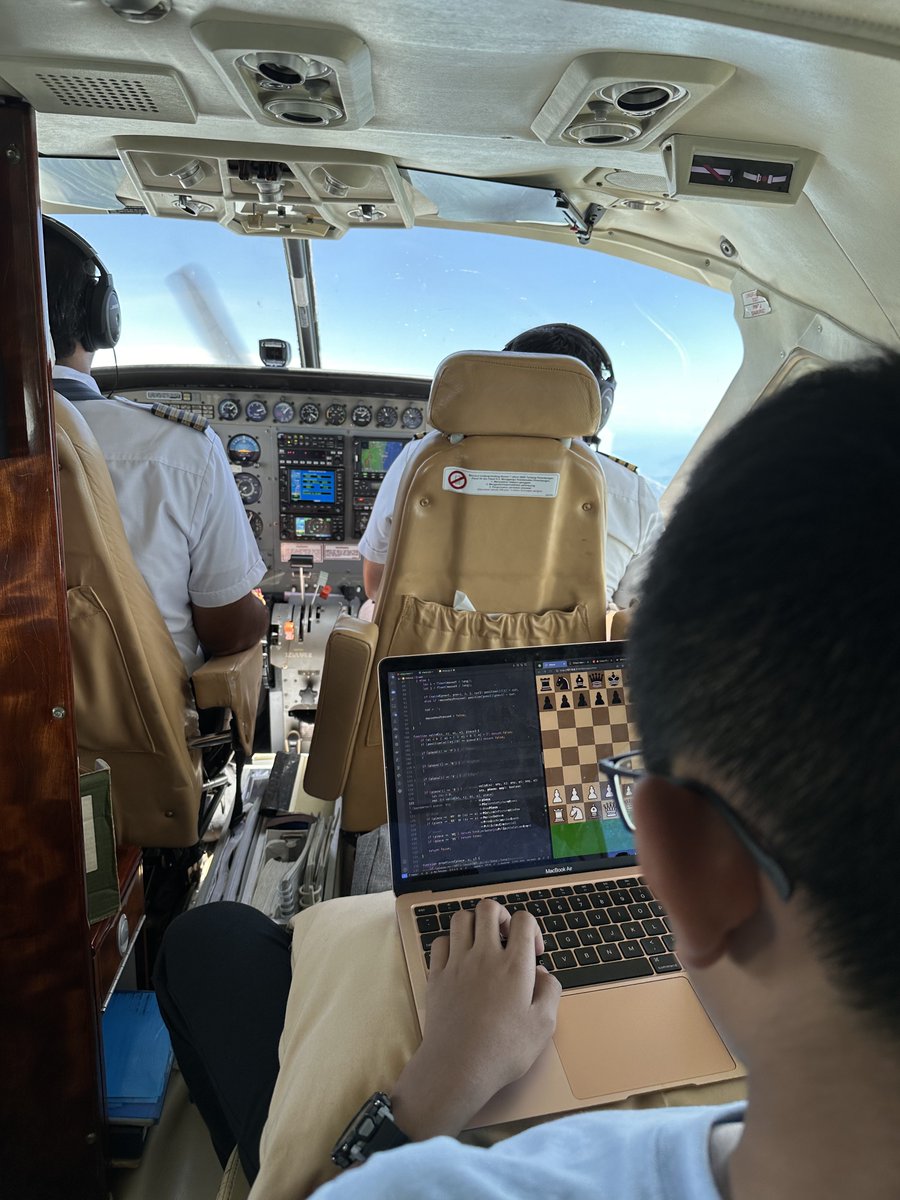 ainunnajib's tweet image. @AhmadDzuizz #CodingEverywhere episode: in the air 🛩️ behind the cockpit &amp;amp; the pilots 💪