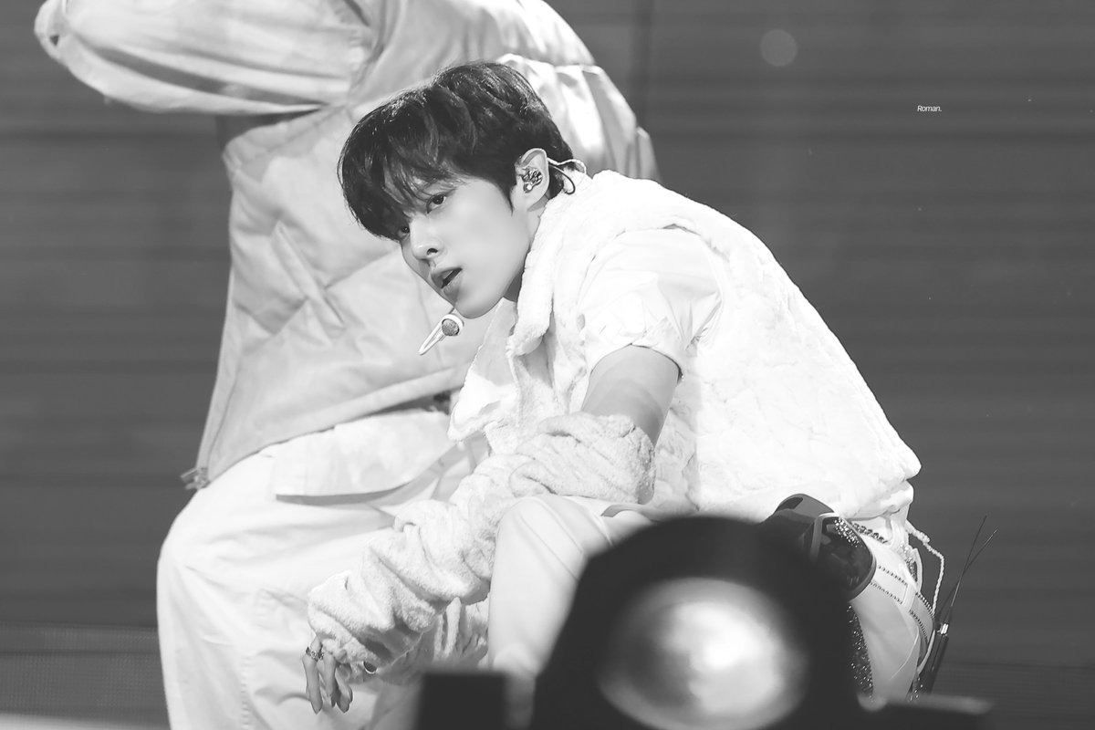 roman_1027's tweet photo. 221216 

#김우석 #KIMWOOSEOK https://t.co/xcn0XQS9lK