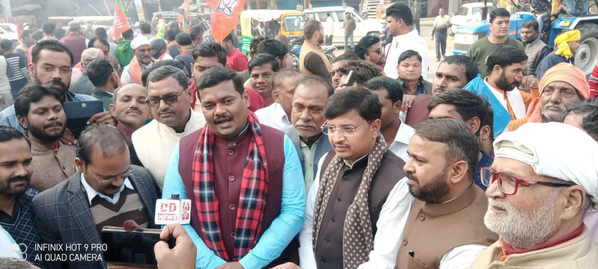Rajneesh_singh4's tweet photo. मा. प्रधानमंत्री जी का अपमान,
नहीं सहेगा हिन्दुस्तान।।

शर्म करो पाकिस्तान !!

आतंकवाद की आश्रय स्थली पाकिस्तान के विदेश मंत्री बिलावल भुट्टो जरदारी की अपमानजनक व भारत विरोधी टिप्पणी के विरोध में आज भारी रोष के साथ अंबेडकरनगर (पटेल नगर चौराहा) पर विरोध प्रकट किया। https://t.co/7onkAJpDM7
