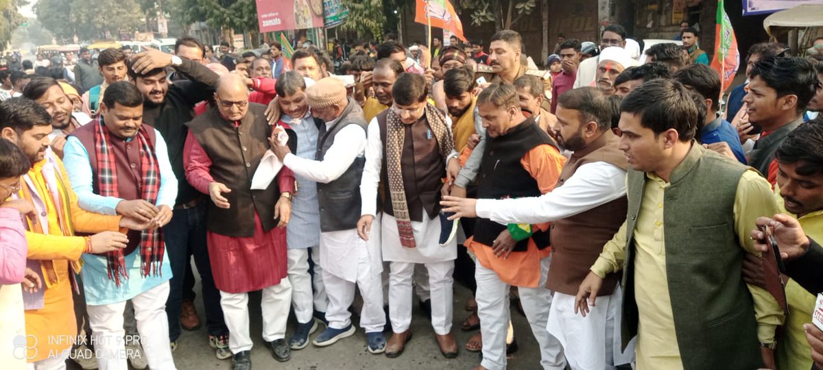 Rajneesh_singh4's tweet photo. मा. प्रधानमंत्री जी का अपमान,
नहीं सहेगा हिन्दुस्तान।।

शर्म करो पाकिस्तान !!

आतंकवाद की आश्रय स्थली पाकिस्तान के विदेश मंत्री बिलावल भुट्टो जरदारी की अपमानजनक व भारत विरोधी टिप्पणी के विरोध में आज भारी रोष के साथ अंबेडकरनगर (पटेल नगर चौराहा) पर विरोध प्रकट किया। https://t.co/7onkAJpDM7