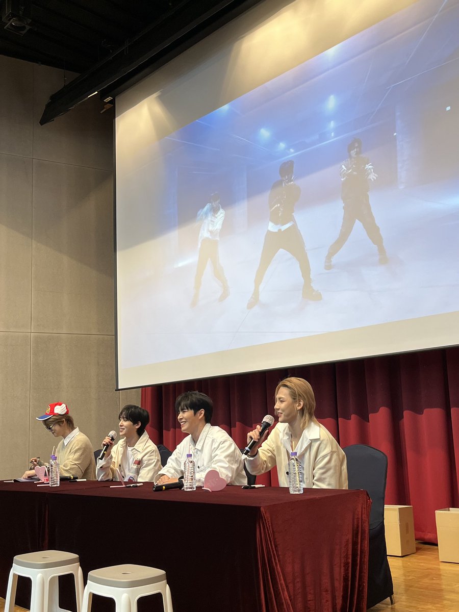 XEED_OFFICIAL's tweet photo. [#XEED]
어제 오늘 이어서 여러분들을 만나 ☺️
에너지 만땅 충전한 🔋 우리 씨드 멤버들 👨‍👨‍👦‍👦

앞으로 남은 일정도 잘부탁해요!🙏🏻 https://t.co/b5KqxaUnLM