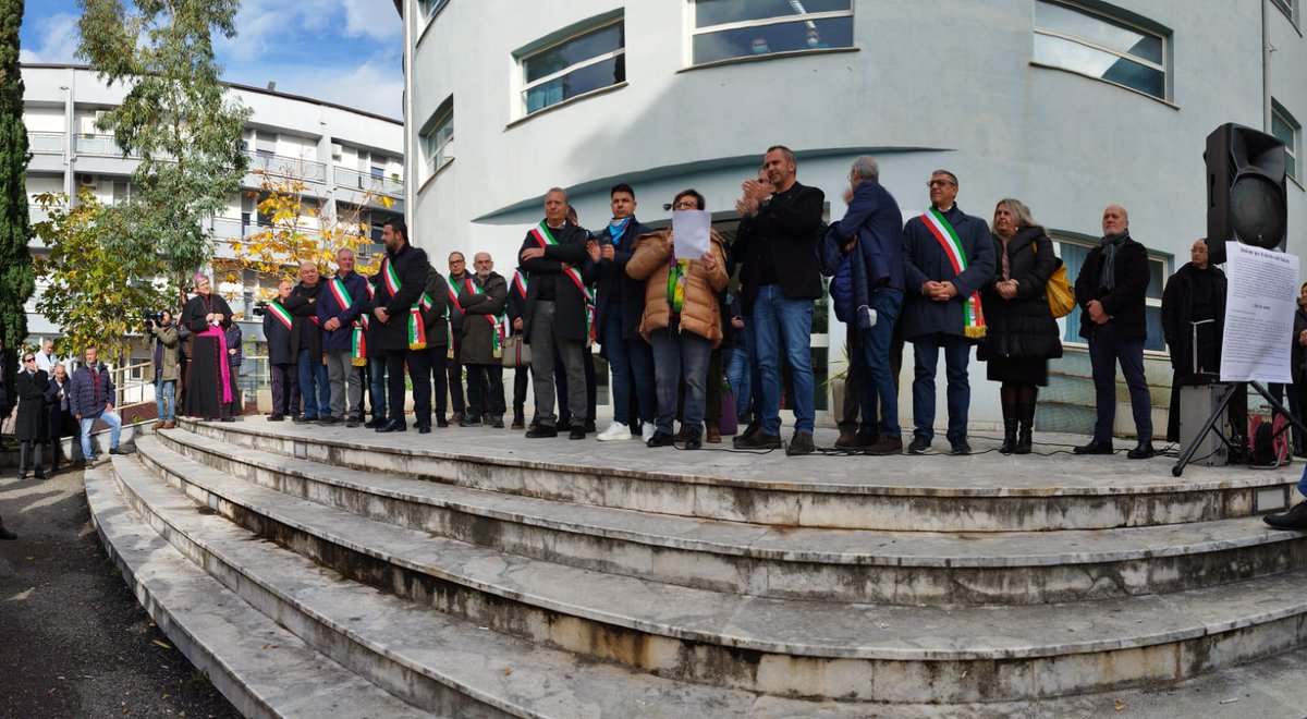 cgilpollino's tweet photo. #manifestazione #dirittoallasalute #castrovillari https://t.co/fDwmvlVbXI