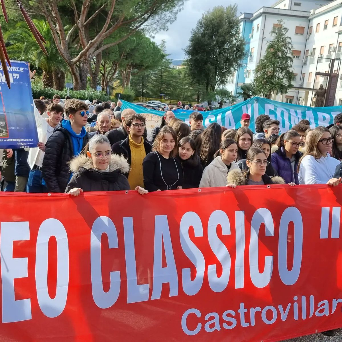 cgilpollino's tweet photo. #manifestazione #dirittoallasalute #castrovillari https://t.co/fDwmvlVbXI